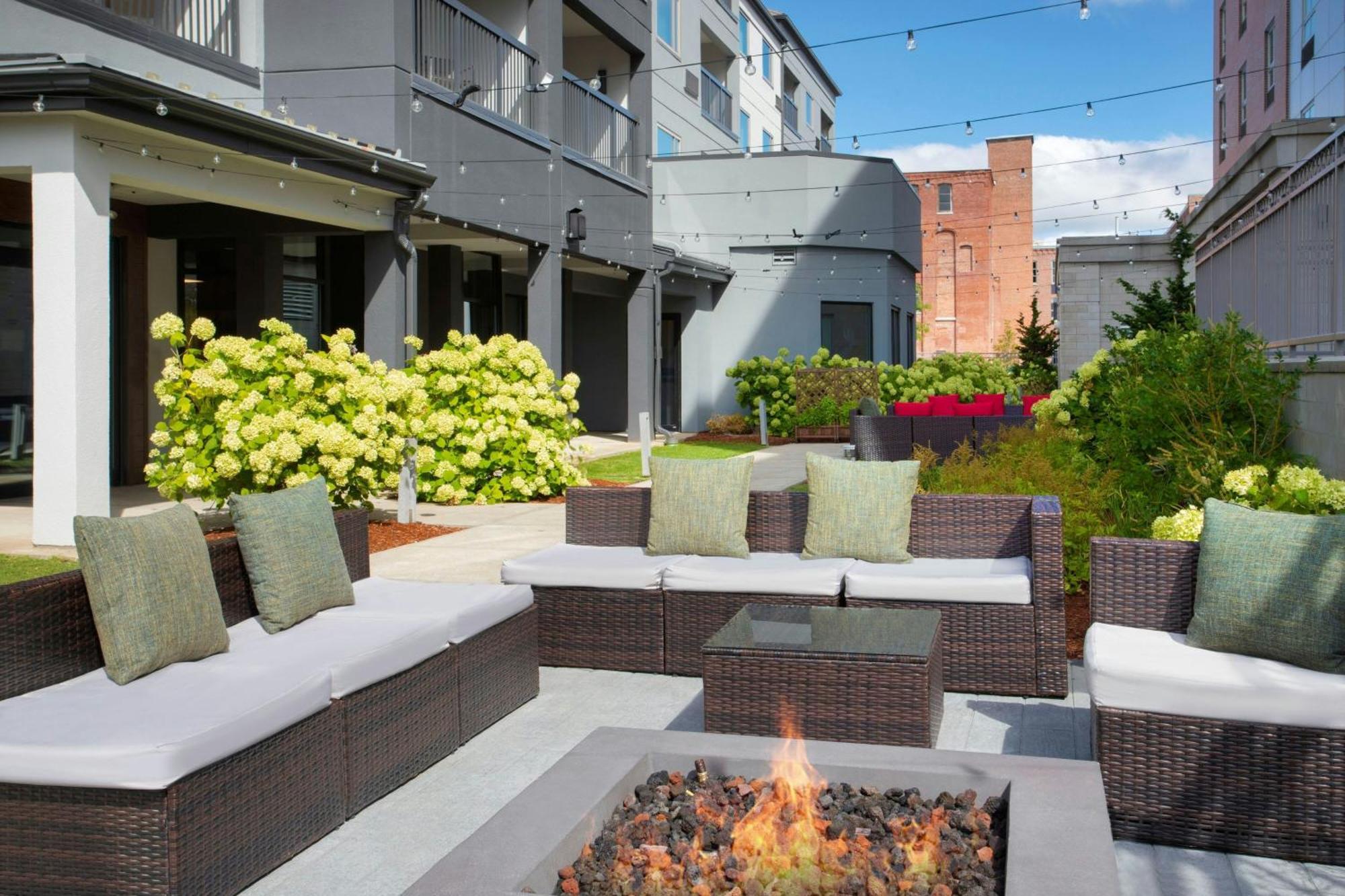 Courtyard Вустер Экстерьер фото